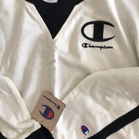 Women’s NEW champion crop long sleeve - Picture 2 of 3